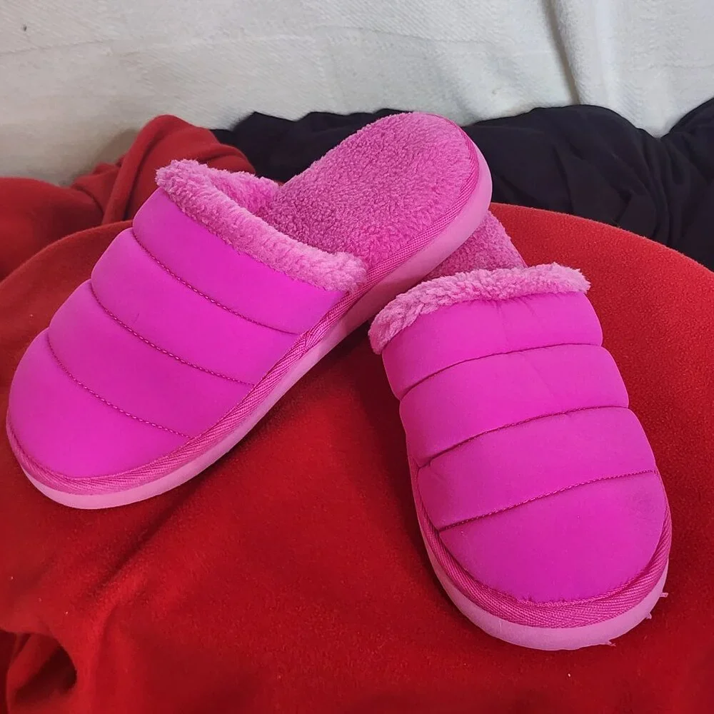 Wondershop at Target Kids Pink Faux Fur Lined Cushion Charlie Slipper Size M 2-3